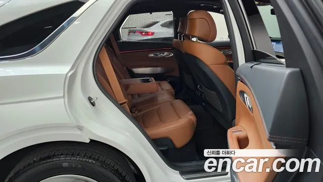 Genesis GV70 2.5T Бензин 2WD — Фото автомобиля 8