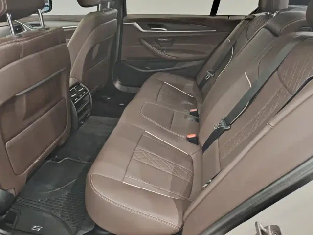 BMW 5 Series — Фото автомобиля 8