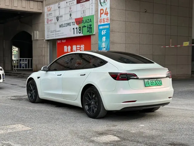 Tesla Model 3 — Фото автомобиля 7