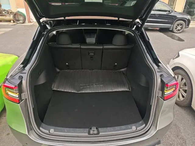 Tesla Model Y — Фото автомобиля 18