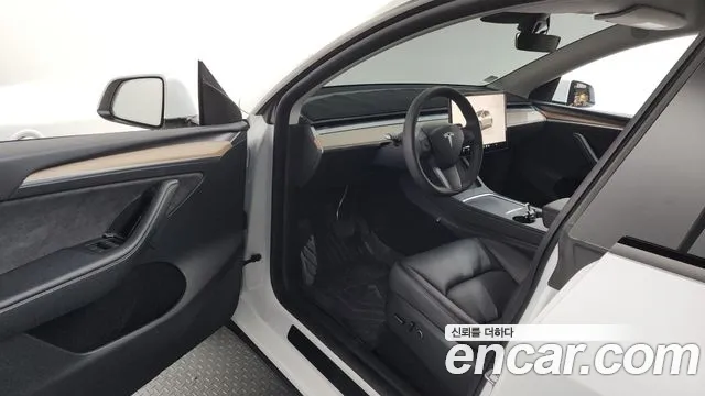 Tesla Model Y — Фото автомобиля 6