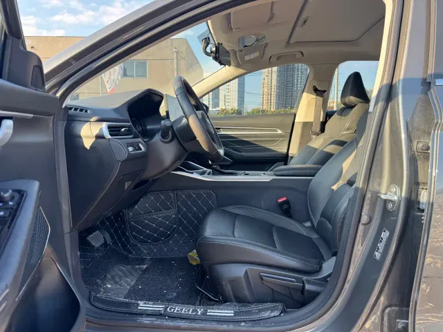 Geely Emgrand — Фото автомобиля 10