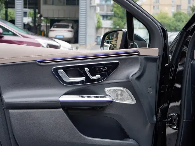 Mercedes-Benz EQE SUV — Фото автомобиля 16