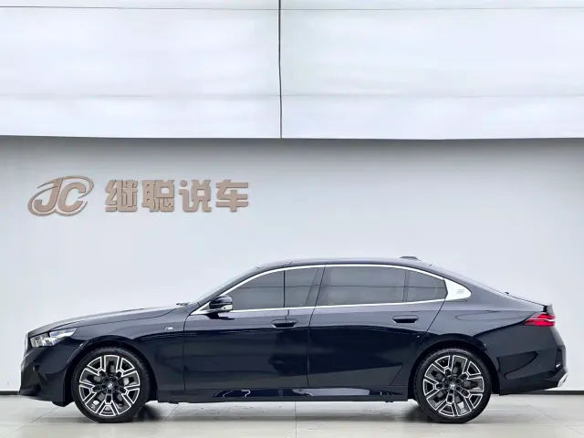 BMW 5 Series — Фото автомобиля 3