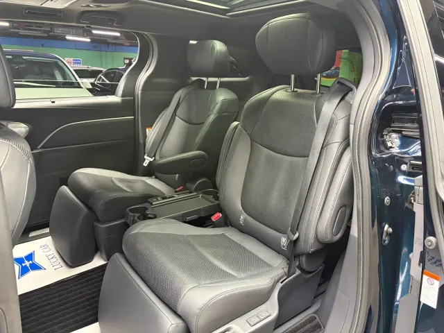 Toyota Granvia — Фото автомобиля 10
