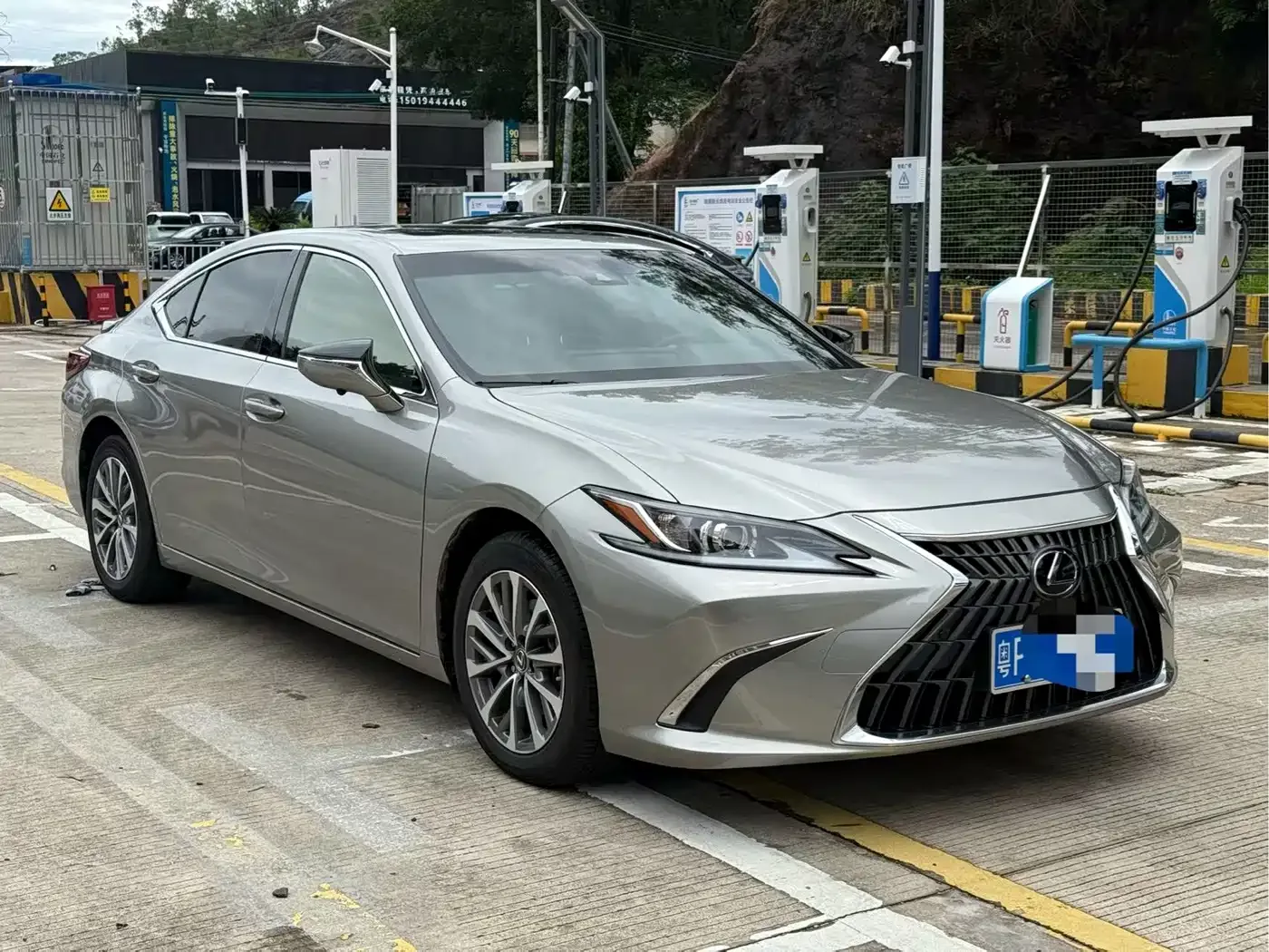 Lexus Lexus ES 2022 300h Excellence Edition — Фото автомобиля 3