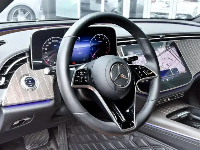 Mercedes-Benz E-Class — Фото автомобиля 11