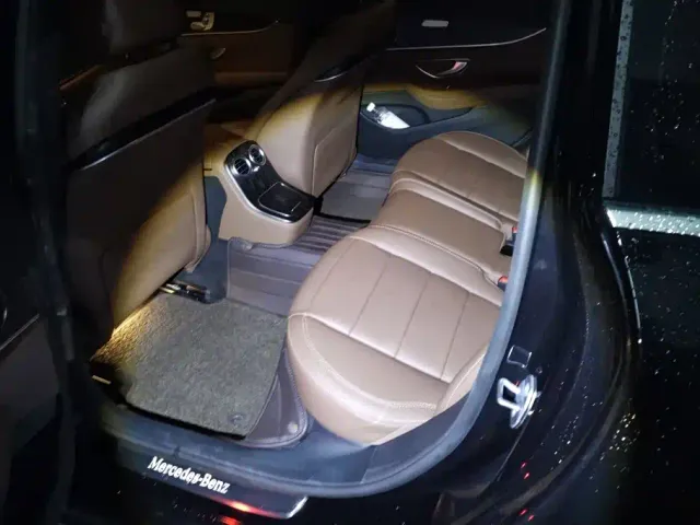 Mercedes-Benz E-Class — Фото автомобиля 11