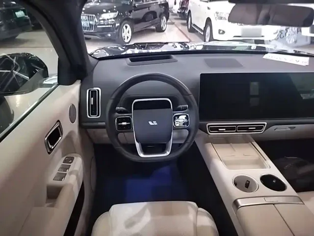 Li Auto L7 — Фото автомобиля 10