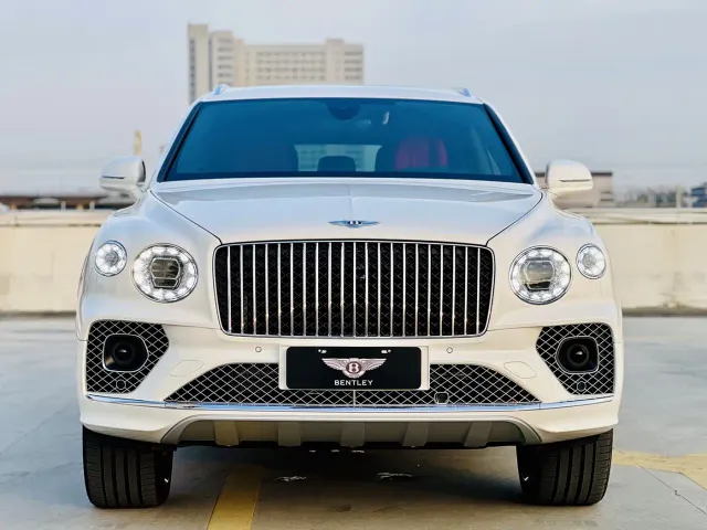 Bentley Bentayga — Фото автомобиля 3