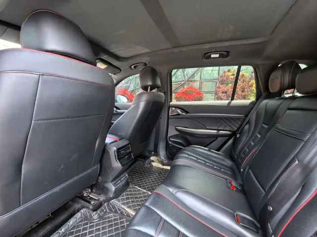 Roewe RX5 Max — Фото автомобиля 9
