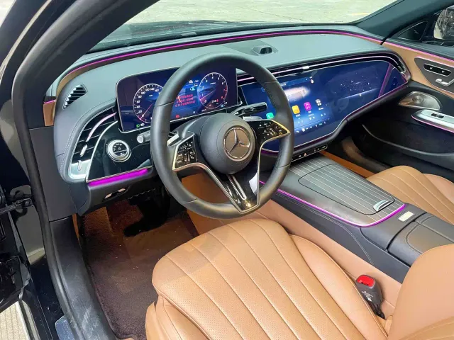 Mercedes-Benz E-Class — Фото автомобиля 3