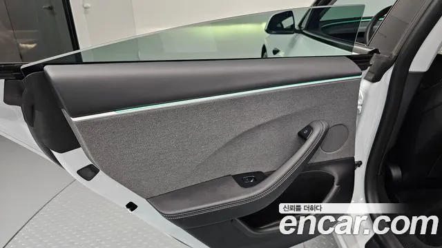 Tesla Model 3 — Фото автомобиля 14