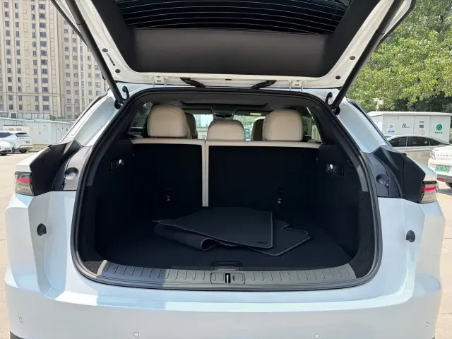 Li Auto i6 — Фото автомобиля 9