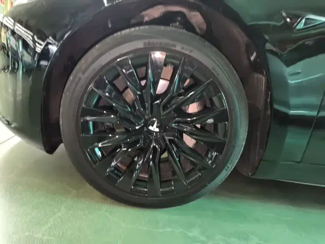 Tesla Model 3 — Фото автомобиля 22