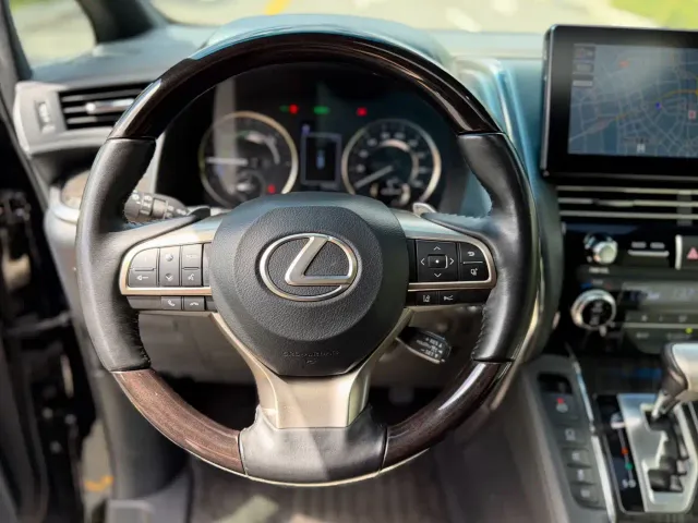 Lexus LM — Фото автомобиля 10