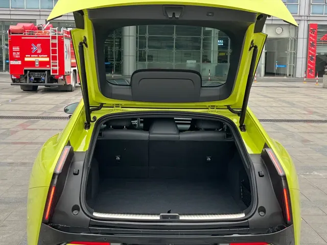 Xpeng P7 — Фото автомобиля 20
