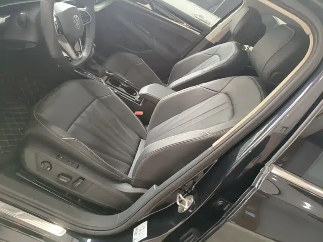 Volkswagen Passat — Фото автомобиля 14