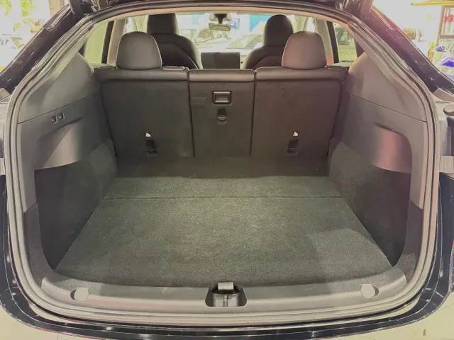 Tesla Model Y — Фото автомобиля 13