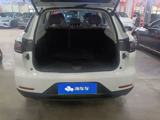Leapmotor C11 — Фото автомобиля 4