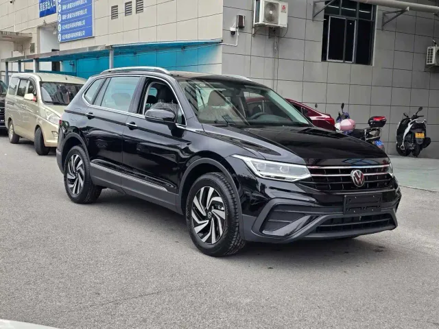 Volkswagen Tiguan L — Фото автомобиля 2