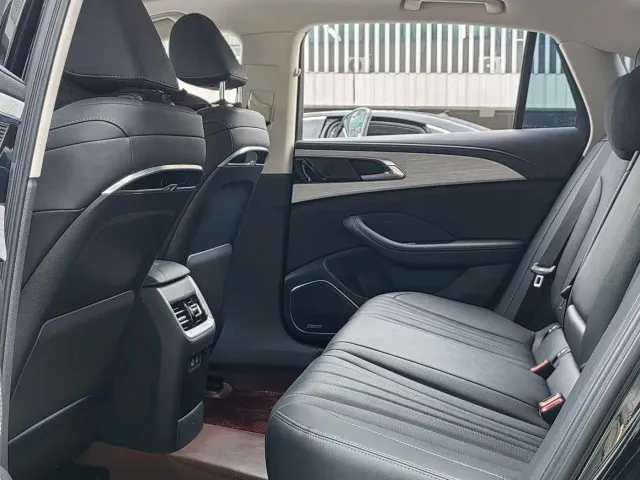 Hongqi H5 — Фото автомобиля 15