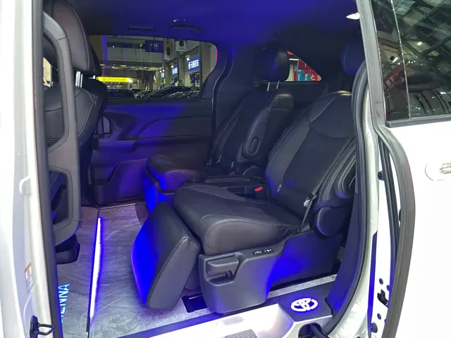 Toyota Sienna — Фото автомобиля 12