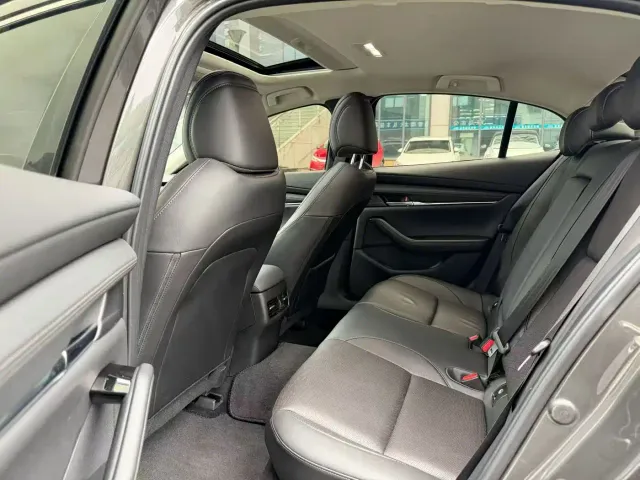 Mazda Axela — Фото автомобиля 5