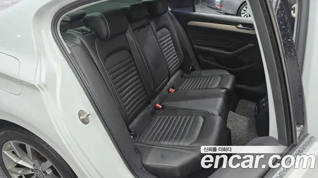 Volkswagen Passat — Фото автомобиля 12