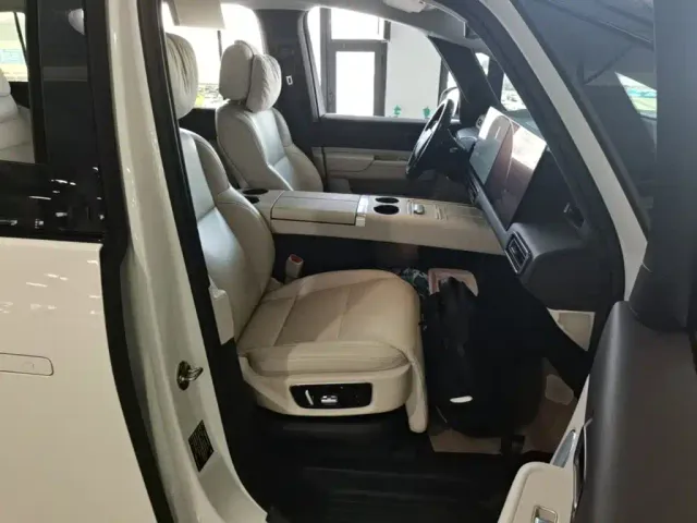 Li Auto MEGA — Фото автомобиля 24