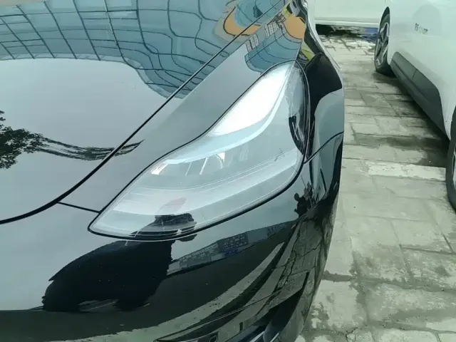 Tesla Model 3 — Фото автомобиля 23