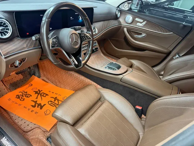Mercedes-Benz E-Class — Фото автомобиля 4