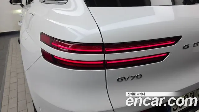 Genesis GV70 2.5T Бензин AWD — Фото автомобиля 7