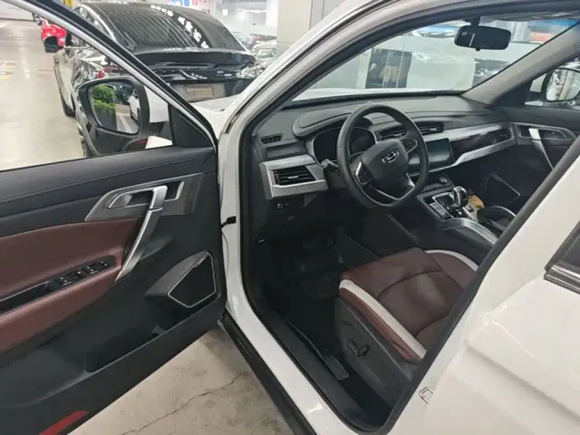 Geely Boyue — Фото автомобиля 15