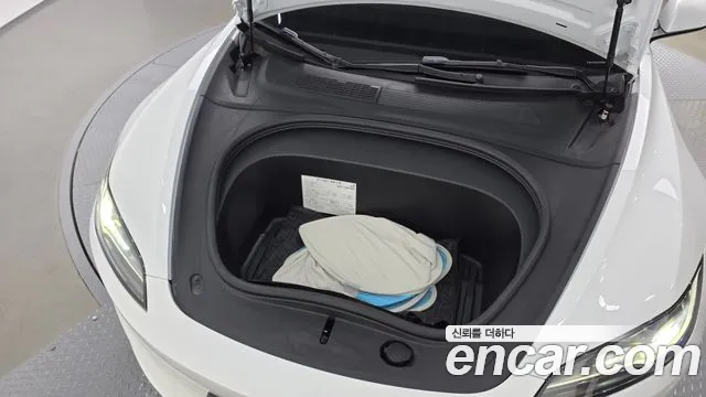 Tesla Model 3 — Фото автомобиля 6