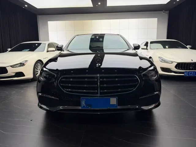 Mercedes-Benz E-Class — Фото автомобиля 2