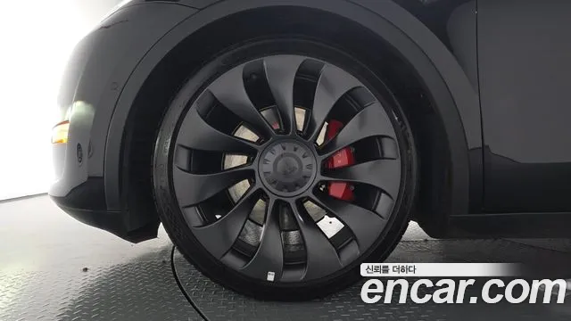Tesla Model Y — Фото автомобиля 5
