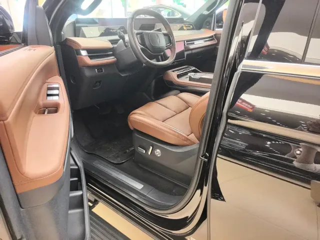 Lincoln Navigator — Фото автомобиля 6