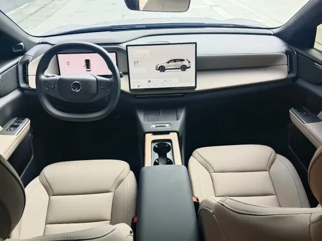 Volvo XC70 Plug-in Hybrid — Фото автомобиля 11