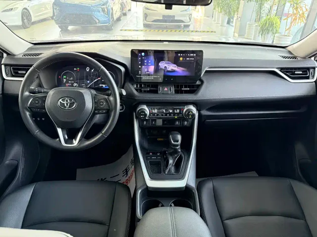 Toyota RAV4 — Фото автомобиля 10