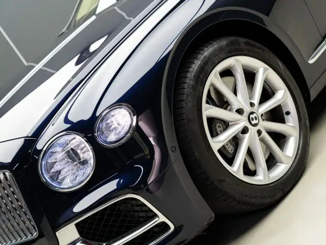 Bentley Flying Spur — Фото автомобиля 3