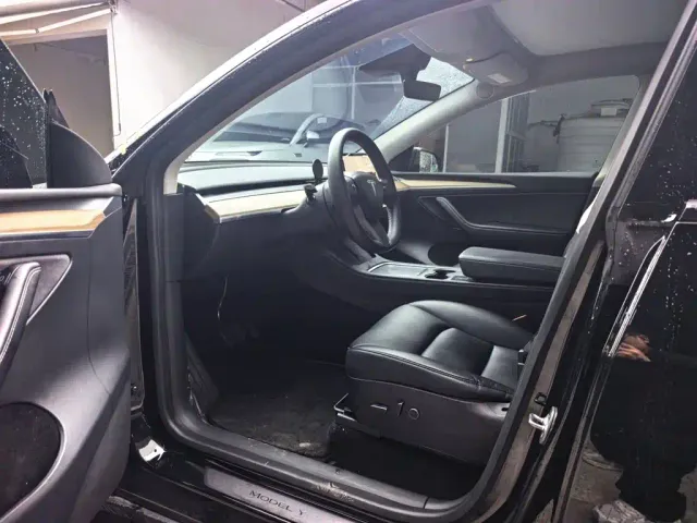 Tesla Model Y — Фото автомобиля 4