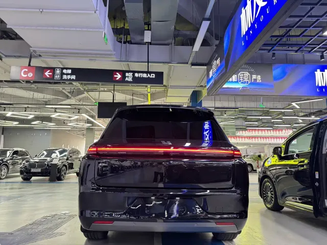 Li Auto L8 — Фото автомобиля 5