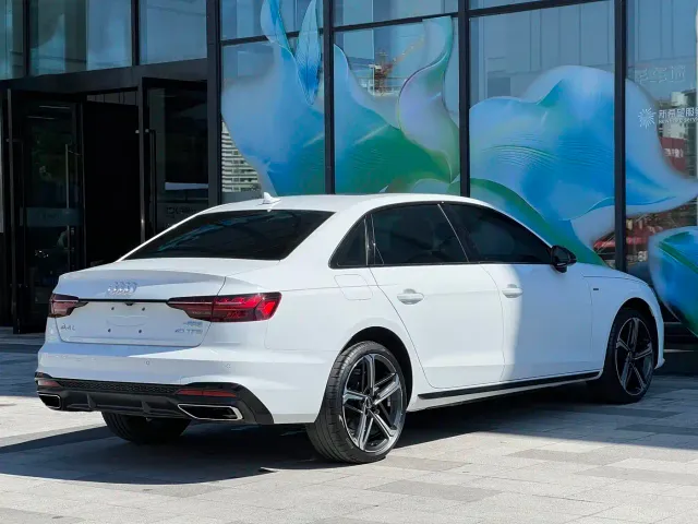 Audi A4L — Фото автомобиля 7