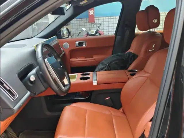 Li Auto L8 — Фото автомобиля 4