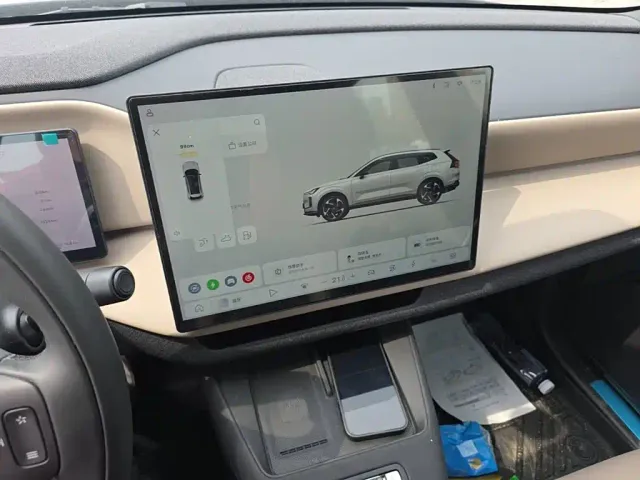 Volvo Volvo XC70 Plug-in Hybrid 2025 Standard — Фото автомобиля 12