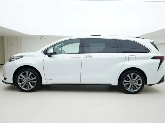 Toyota Sienna — Фото автомобиля 3