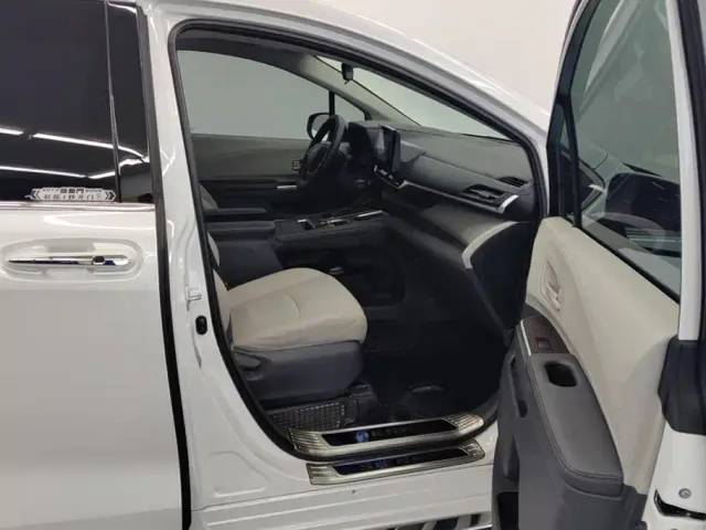 Toyota Sienna — Фото автомобиля 8