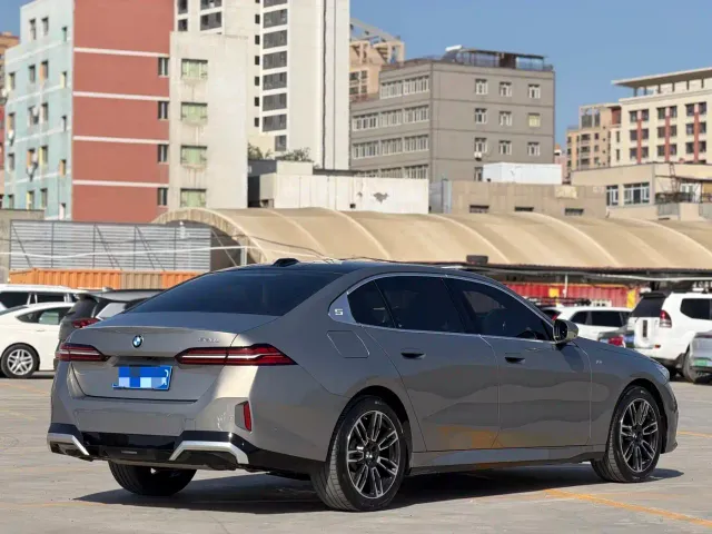 BMW 5 Series — Фото автомобиля 4