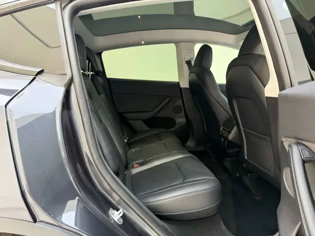 Tesla Model Y — Фото автомобиля 25